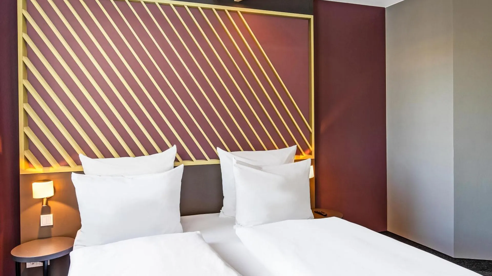 B&B Hotel Hamburg-Nord contacts